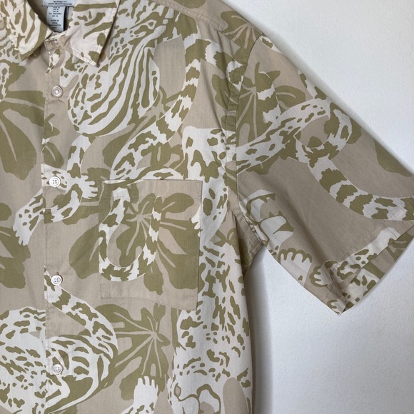 NWT - H&M relaxed fit short sleeve shirt - SIZE MD - Picture 6 of 11